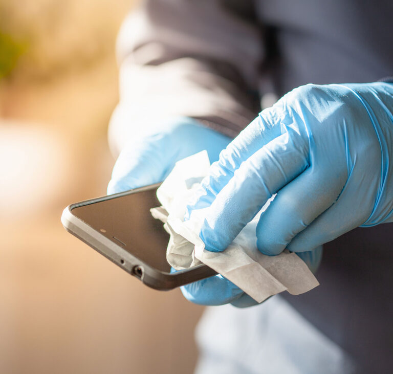 Controlling infection when using mobile devices in healthcare settings